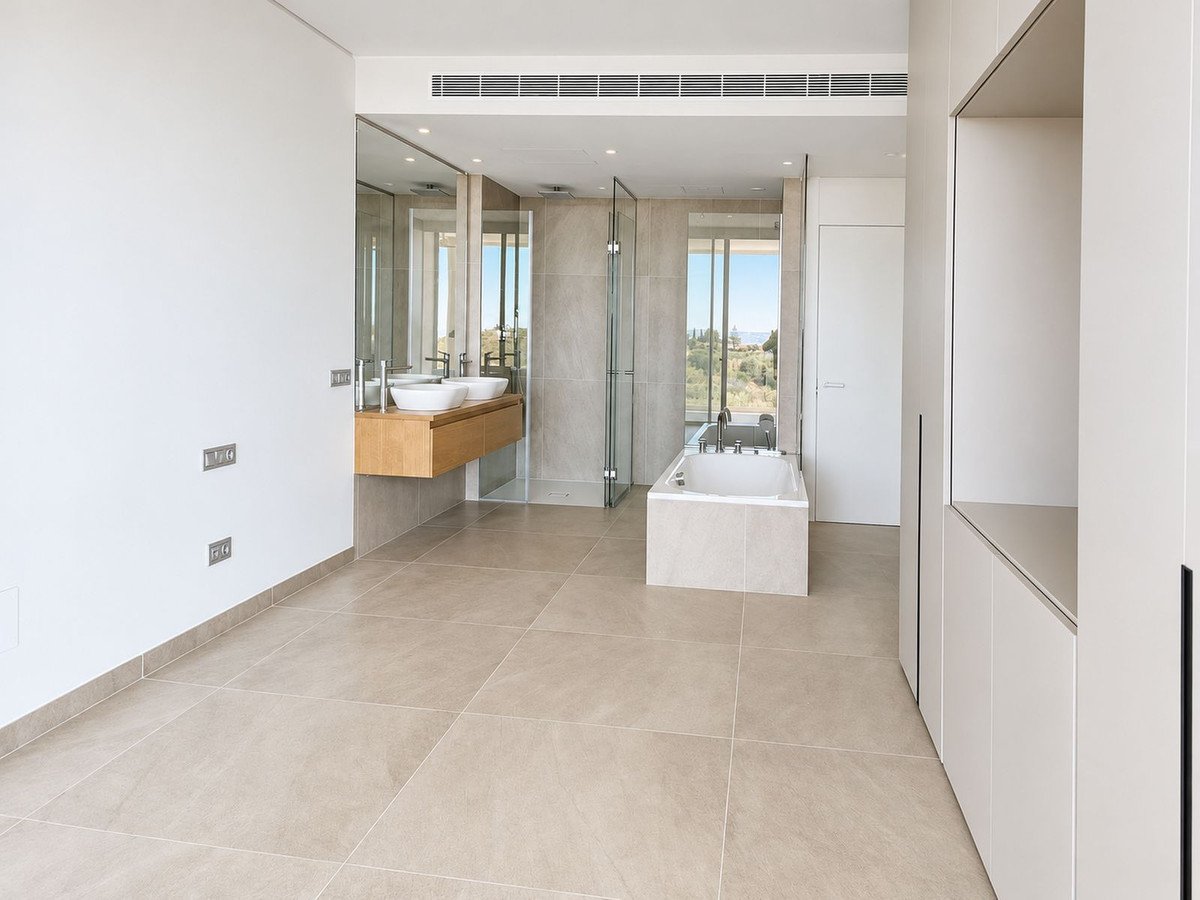 3 Bed Middle Floor Apartment in Fuengirola