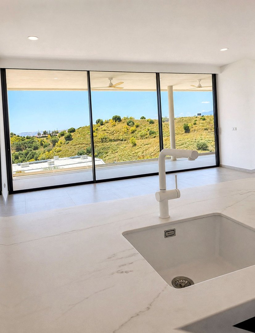 3 Bed Middle Floor Apartment in Fuengirola