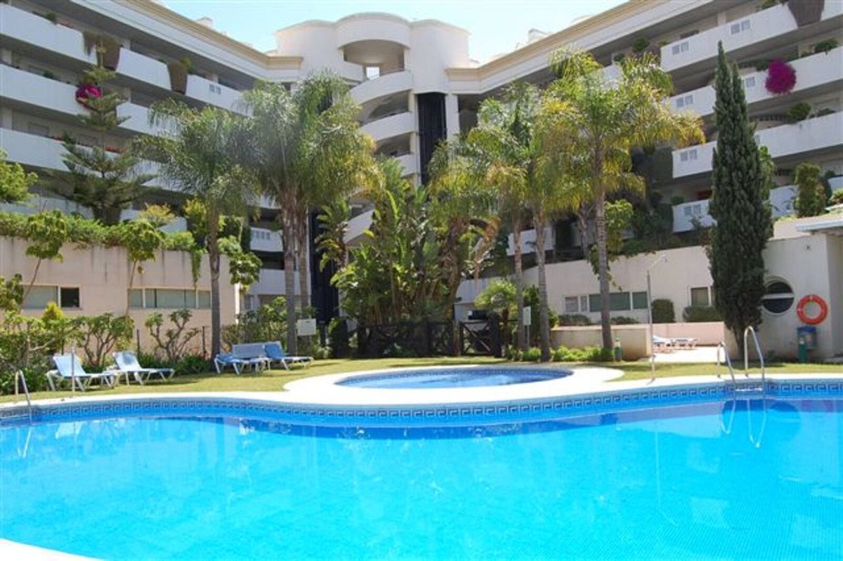 3 Bed Middle Floor Apartment in Puerto Banús