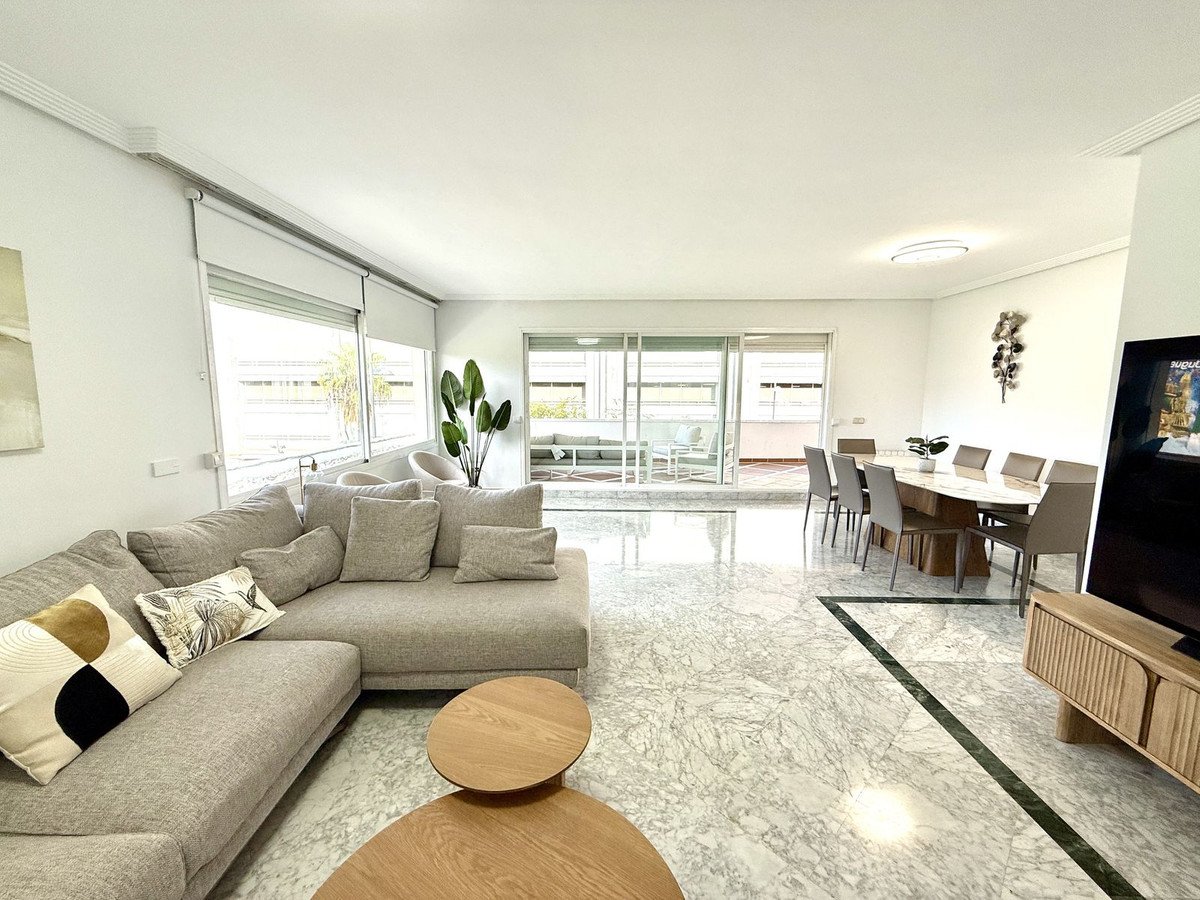 3 Bed Middle Floor Apartment in Puerto Banús