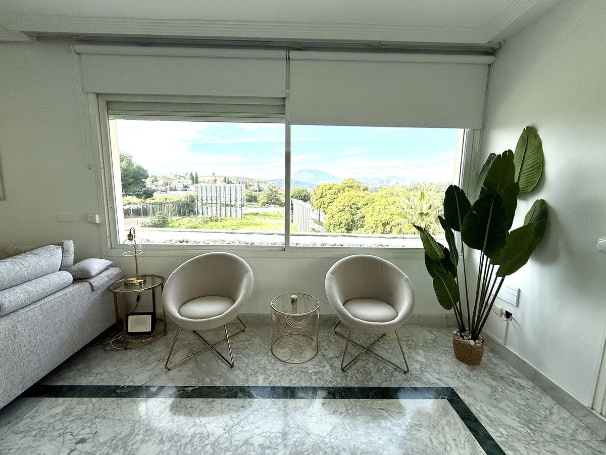 3 Bed Middle Floor Apartment in Puerto Banús