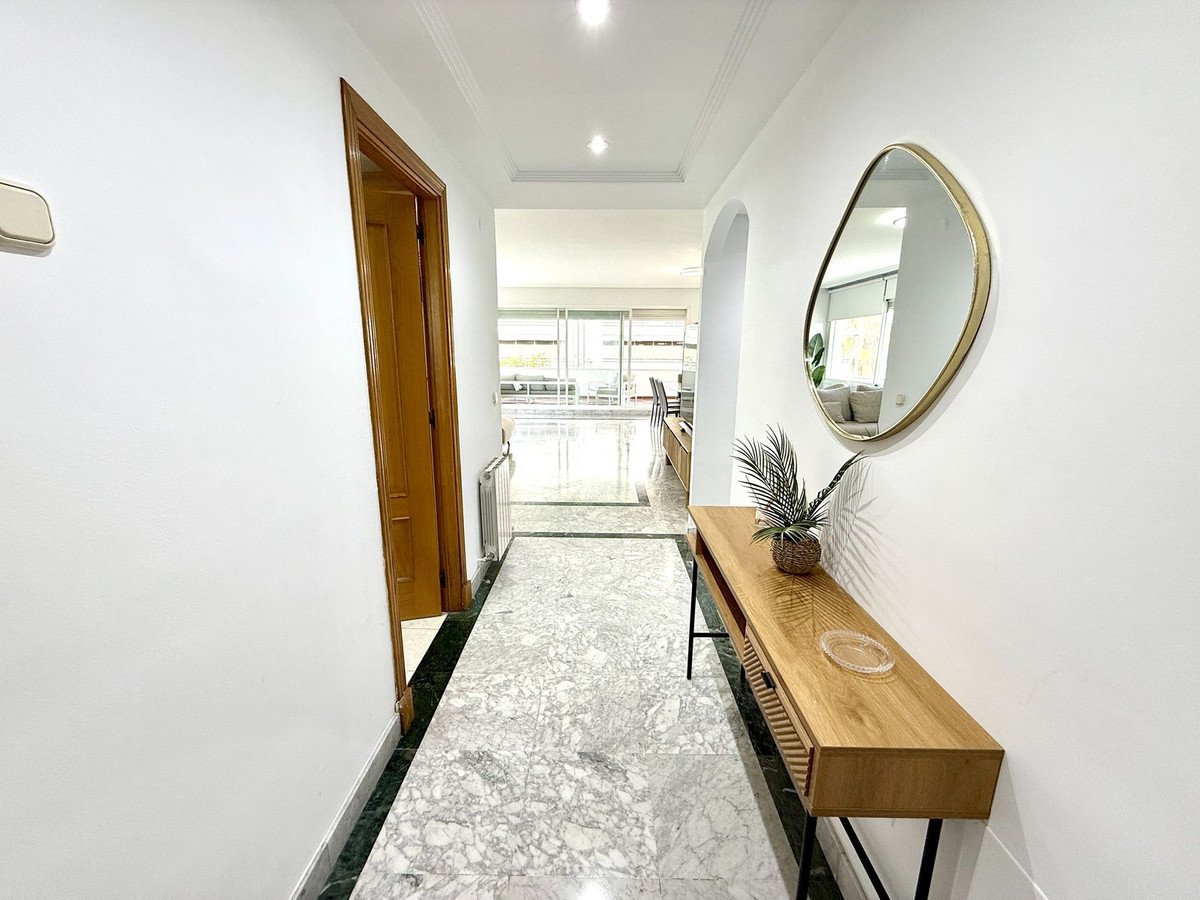 3 Bed Middle Floor Apartment in Puerto Banús
