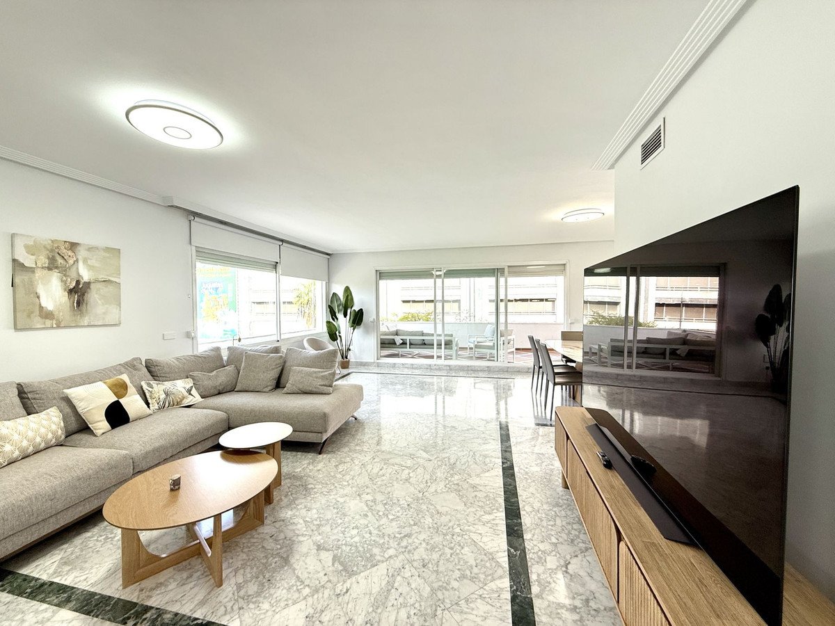 3 Bed Middle Floor Apartment in Puerto Banús