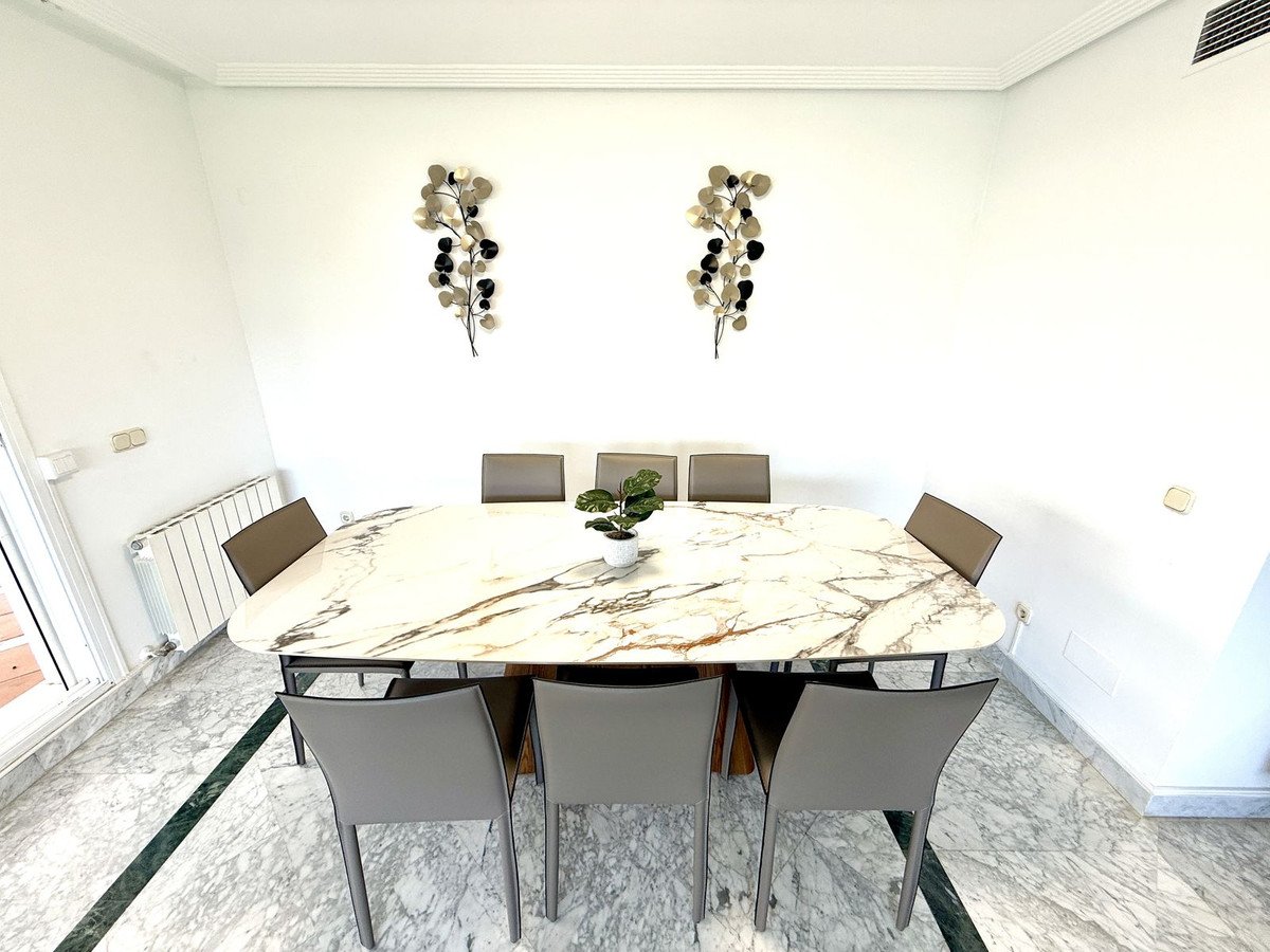 3 Bed Middle Floor Apartment in Puerto Banús