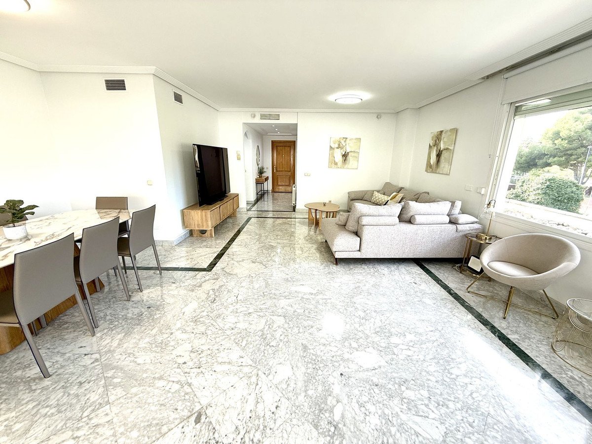 3 Bed Middle Floor Apartment in Puerto Banús