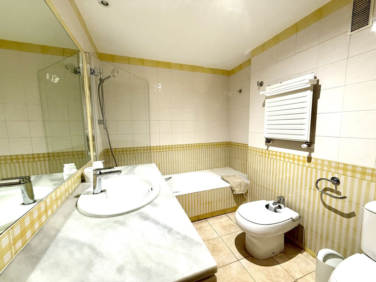 3 Bed Middle Floor Apartment in Puerto Banús