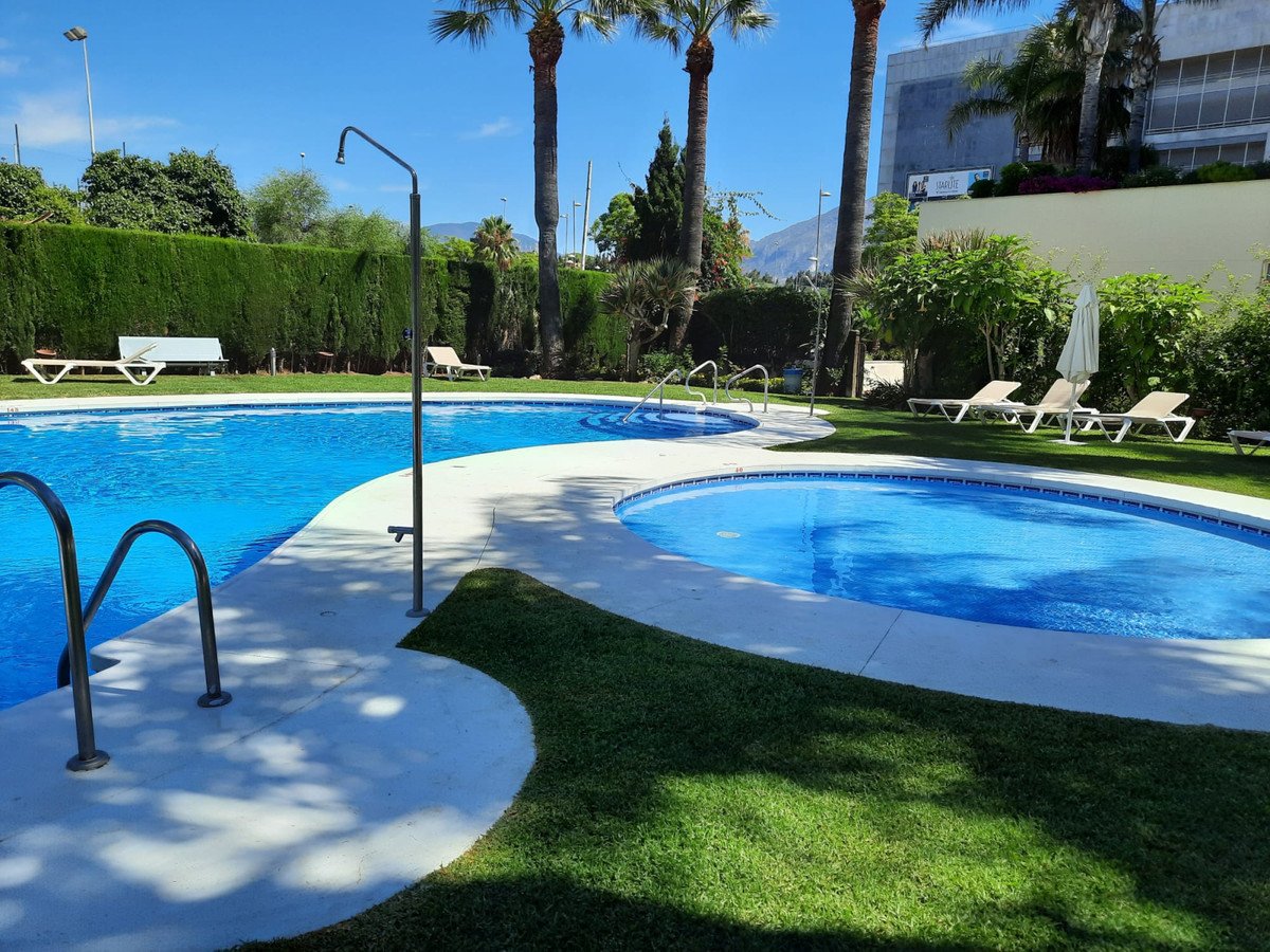 3 Bed Middle Floor Apartment in Puerto Banús