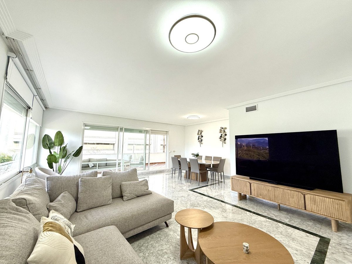 3 Bed Middle Floor Apartment in Puerto Banús