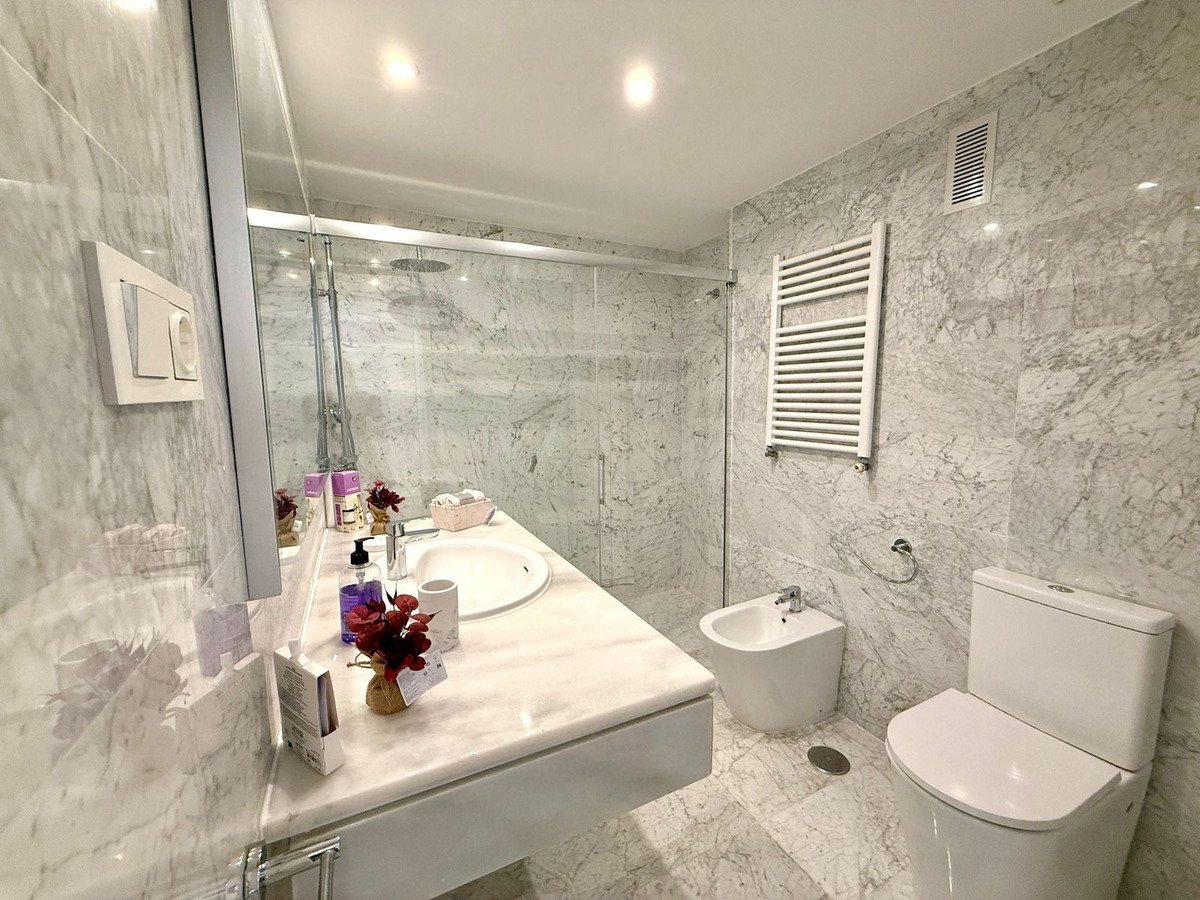 3 Bed Middle Floor Apartment in Puerto Banús
