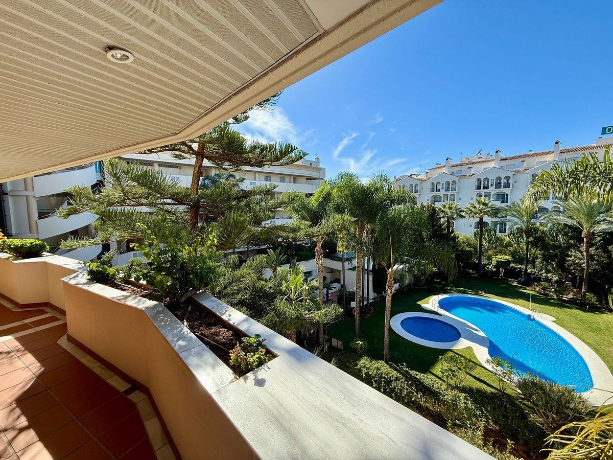 3 Bed Middle Floor Apartment in Puerto Banús