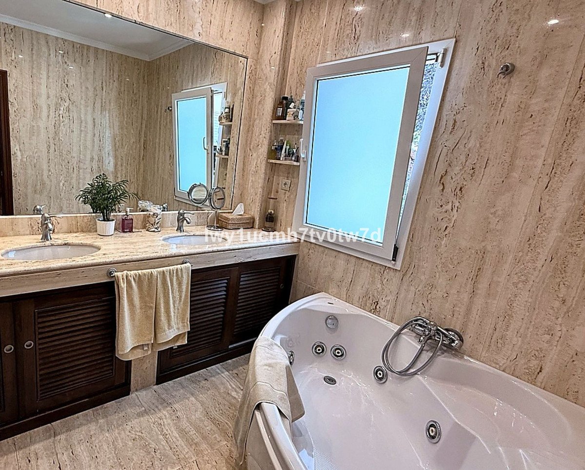 6 Bed Detached Villa in Málaga