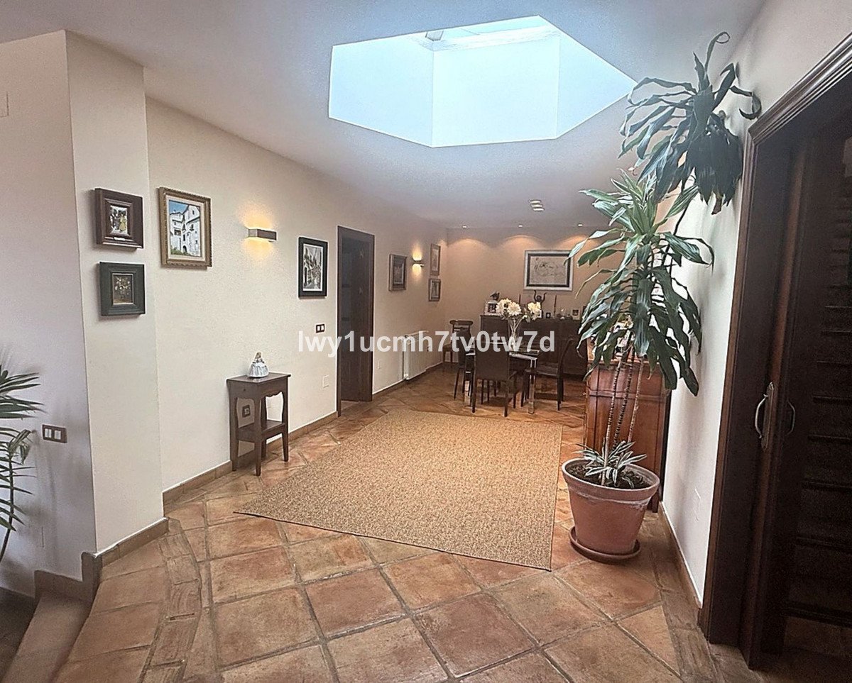 6 Bed Detached Villa in Málaga