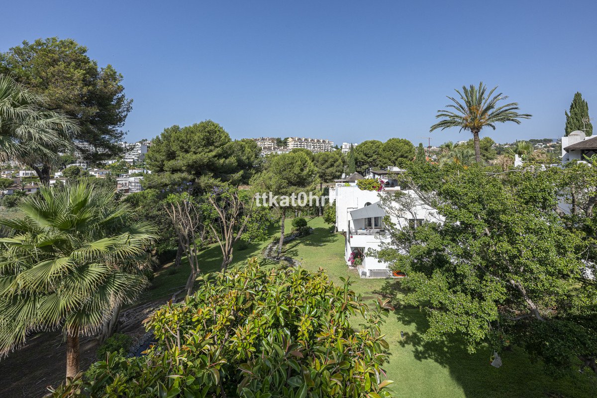 4 Bed Detached Villa in Nueva Andalucía