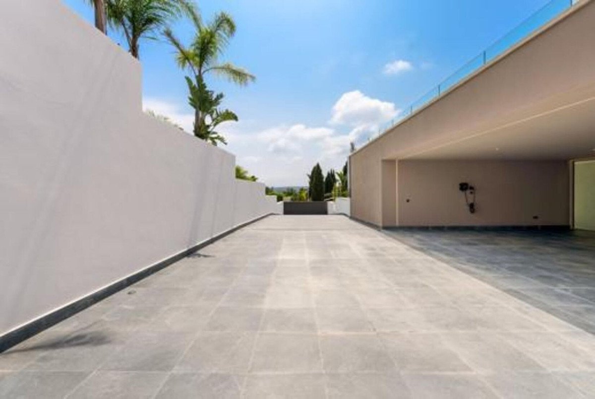 6 Bed Detached Villa in Sotogrande