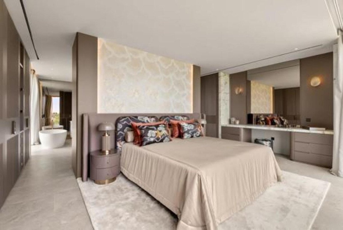 6 Bed Detached Villa in Sotogrande