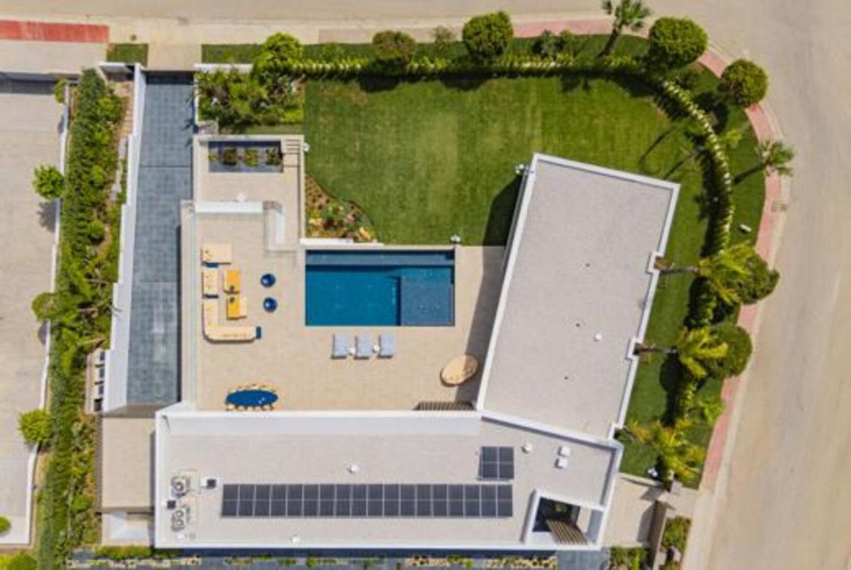 6 Bed Detached Villa in Sotogrande