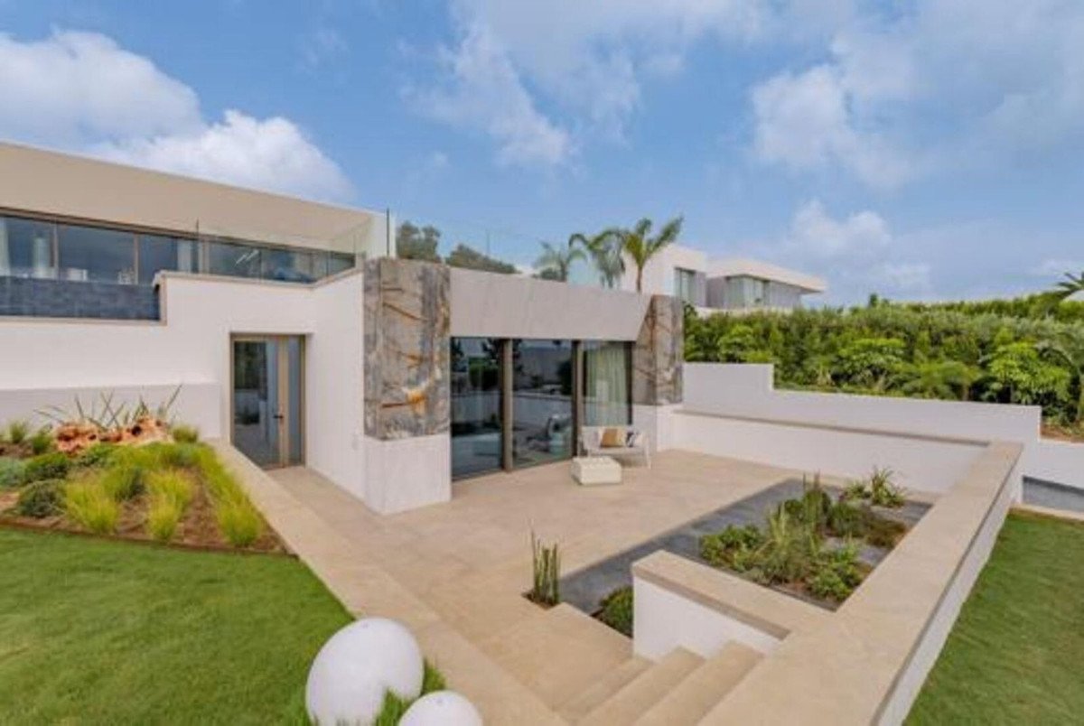 6 Bed Detached Villa in Sotogrande