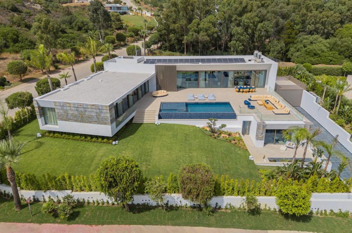 6 Bed Detached Villa in Sotogrande