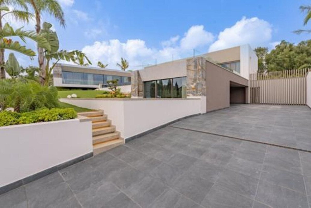 6 Bed Detached Villa in Sotogrande