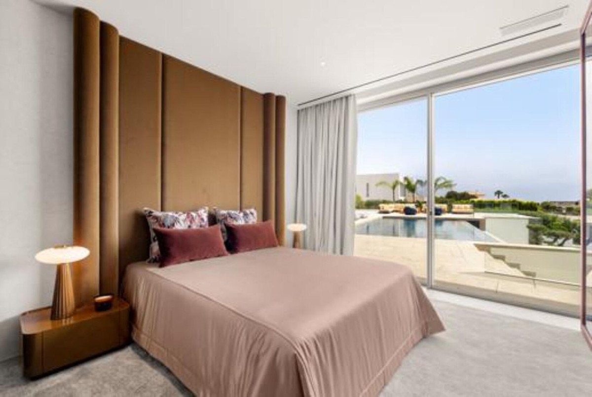 6 Bed Detached Villa in Sotogrande