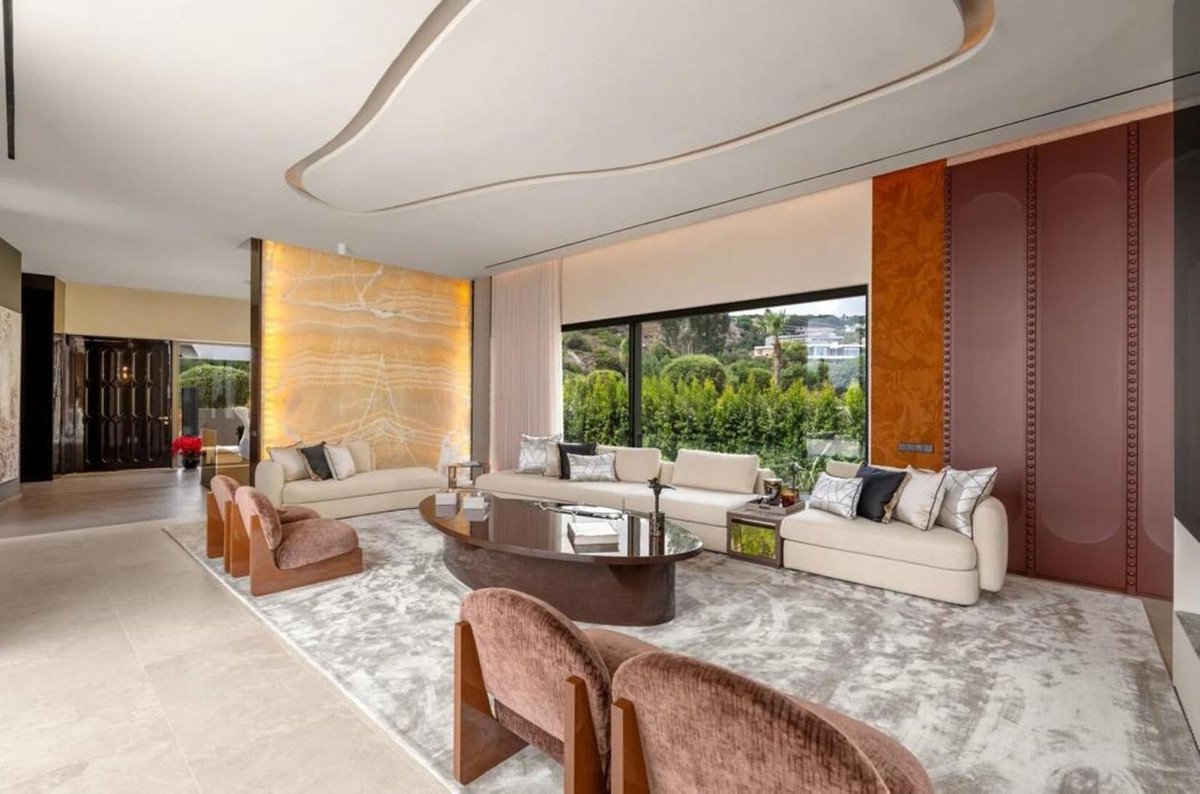 6 Bed Detached Villa in Sotogrande