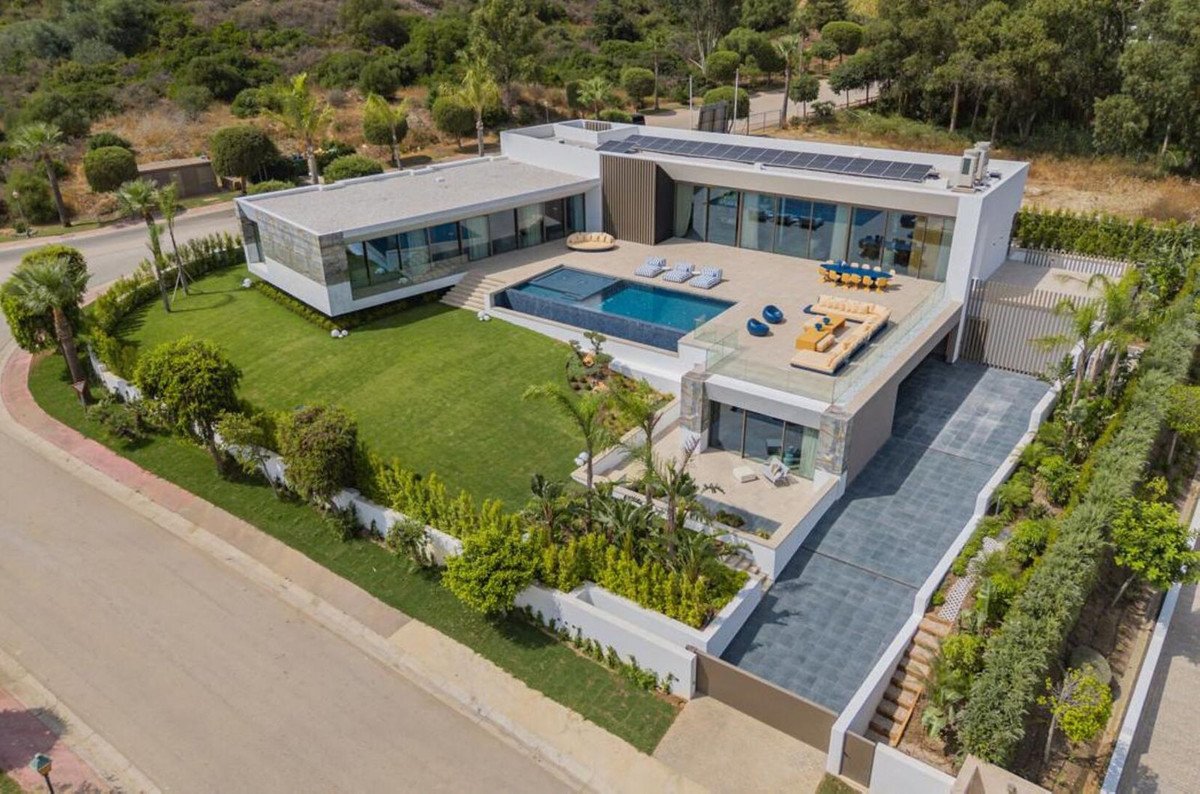 6 Bed Detached Villa in Sotogrande