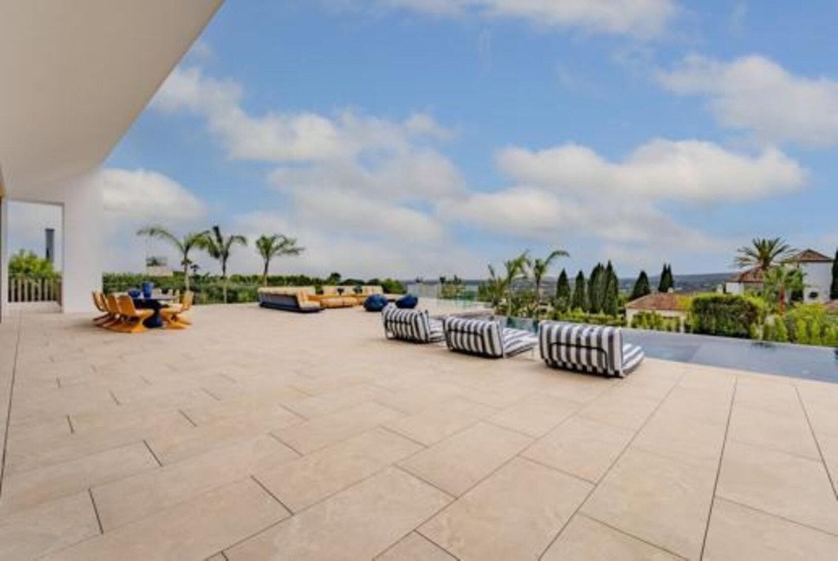 6 Bed Detached Villa in Sotogrande