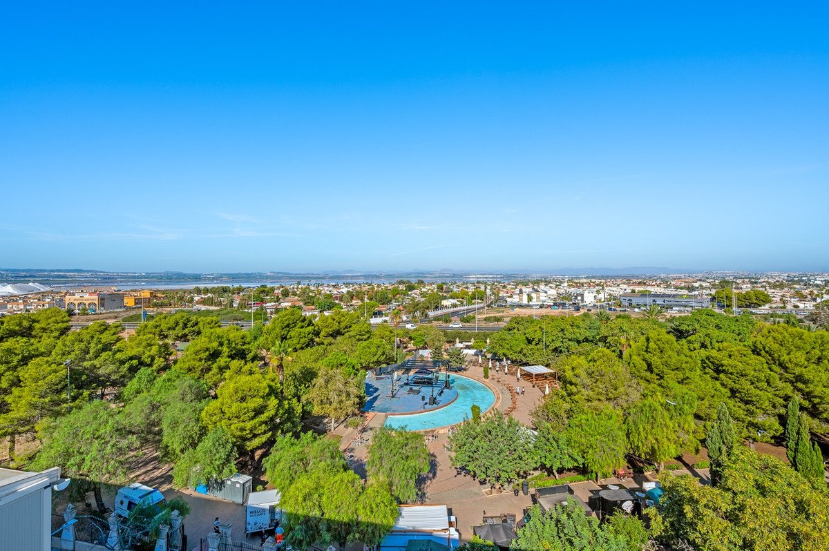2 Bed Ground Floor Apartment in Torrevieja