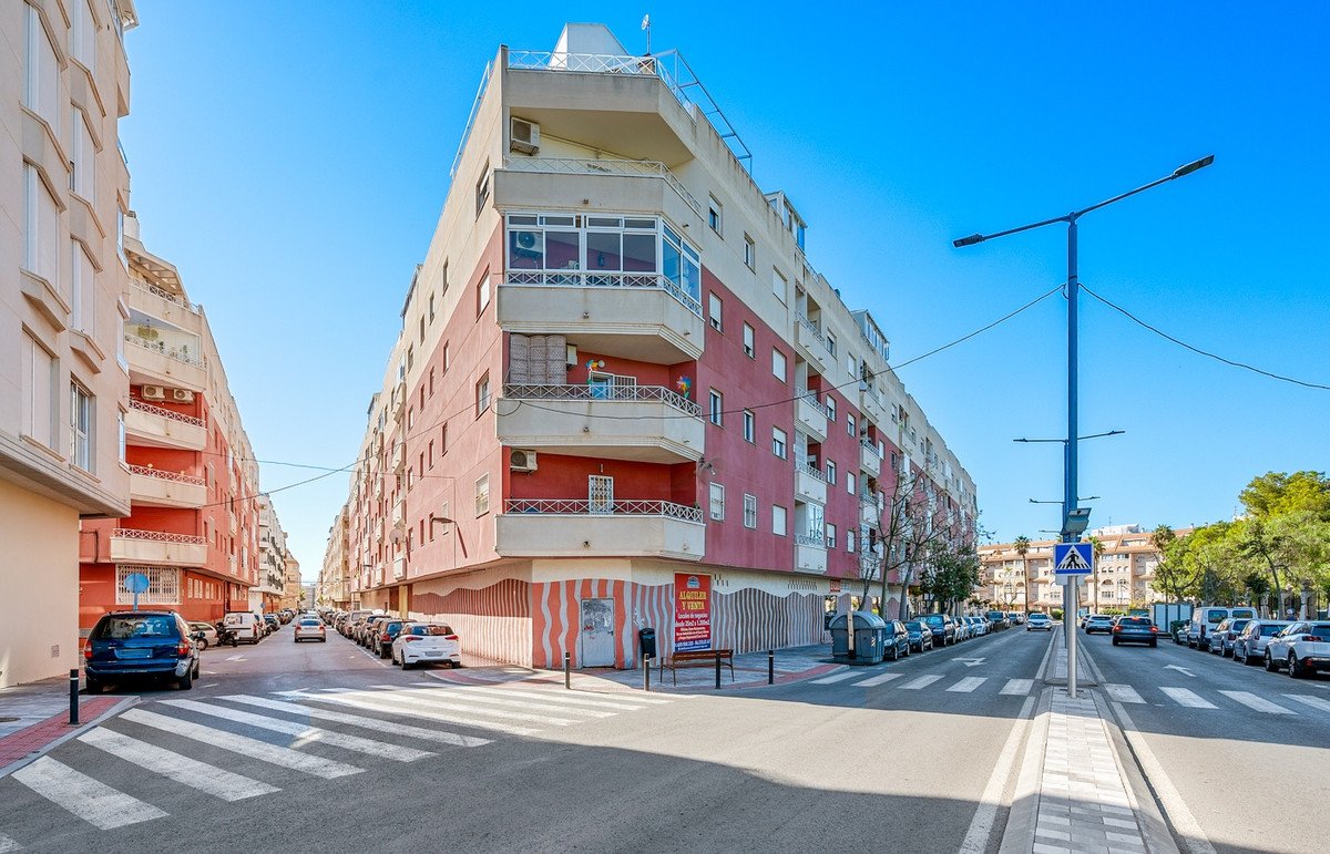 2 Bed Ground Floor Apartment in Torrevieja