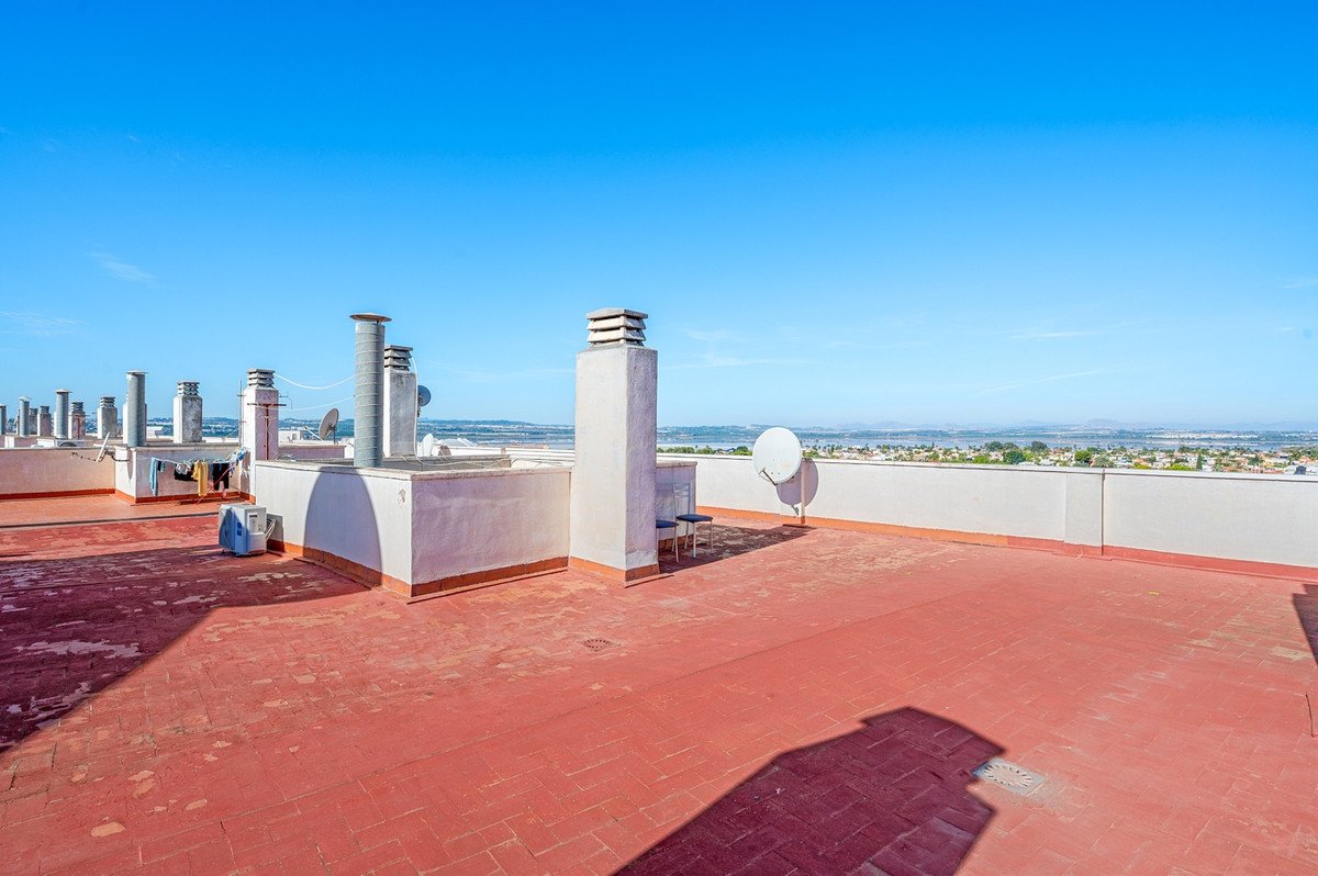 2 Bed Ground Floor Apartment in Torrevieja