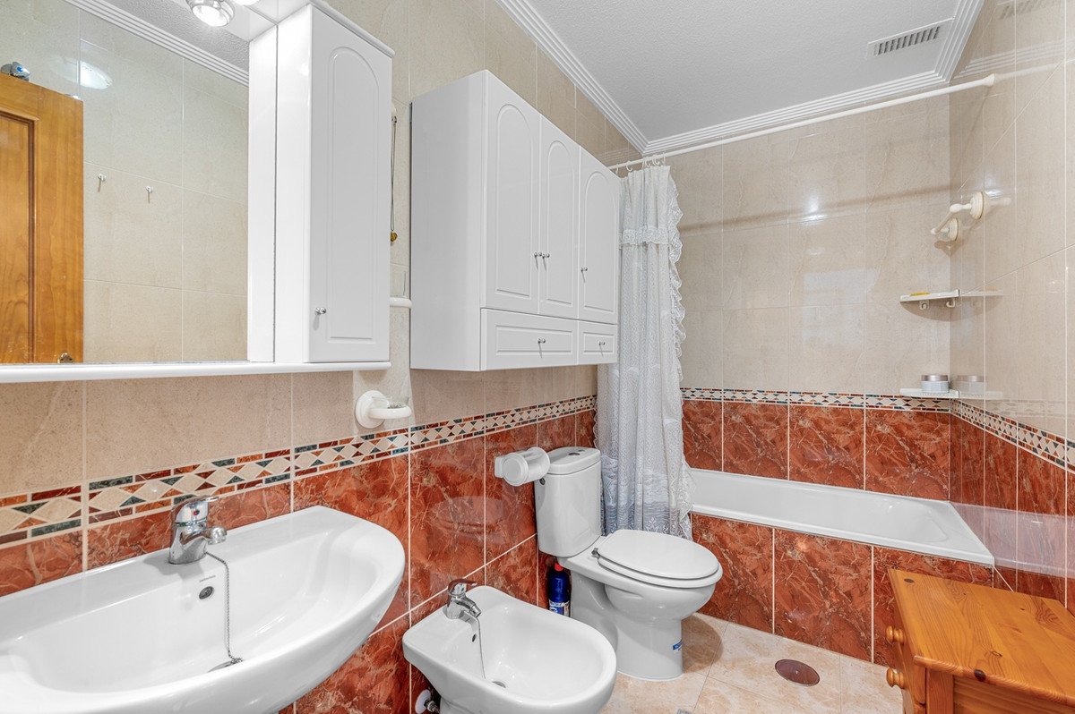 2 Bed Ground Floor Apartment in Torrevieja
