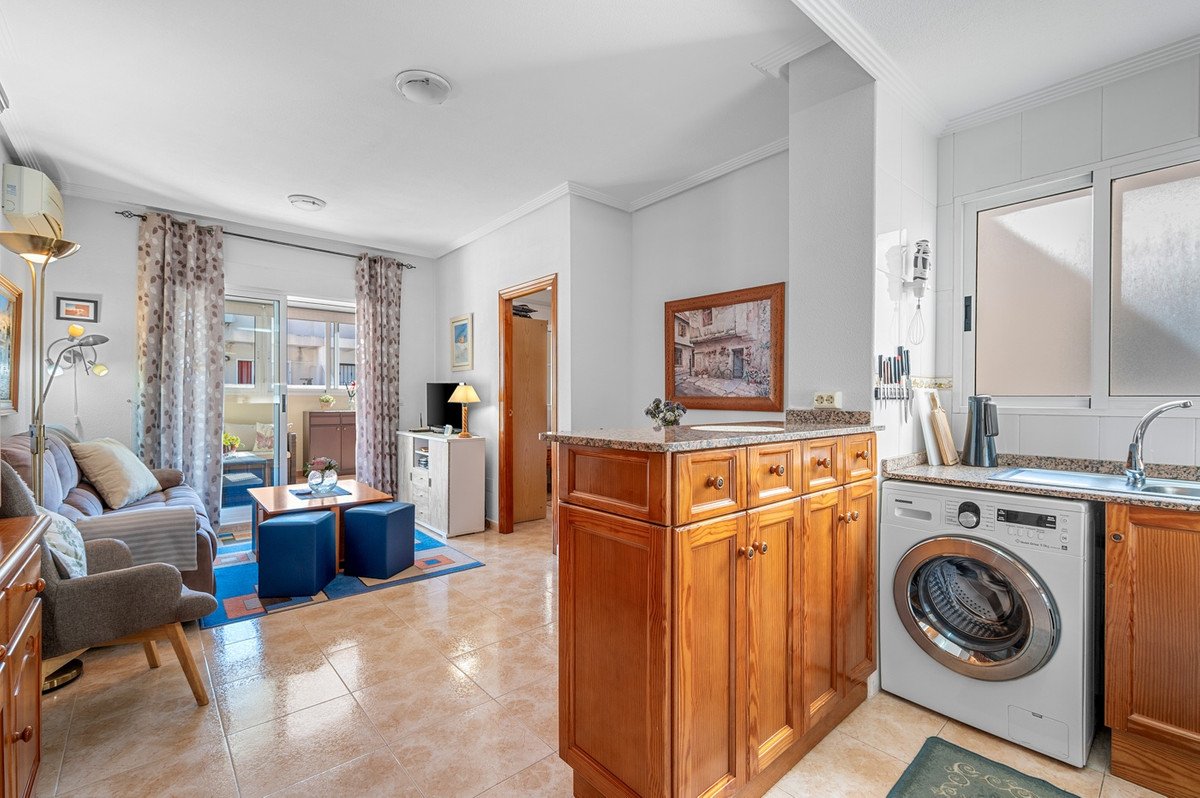 2 Bed Ground Floor Apartment in Torrevieja