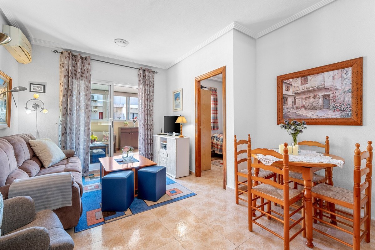 2 Bed Ground Floor Apartment in Torrevieja