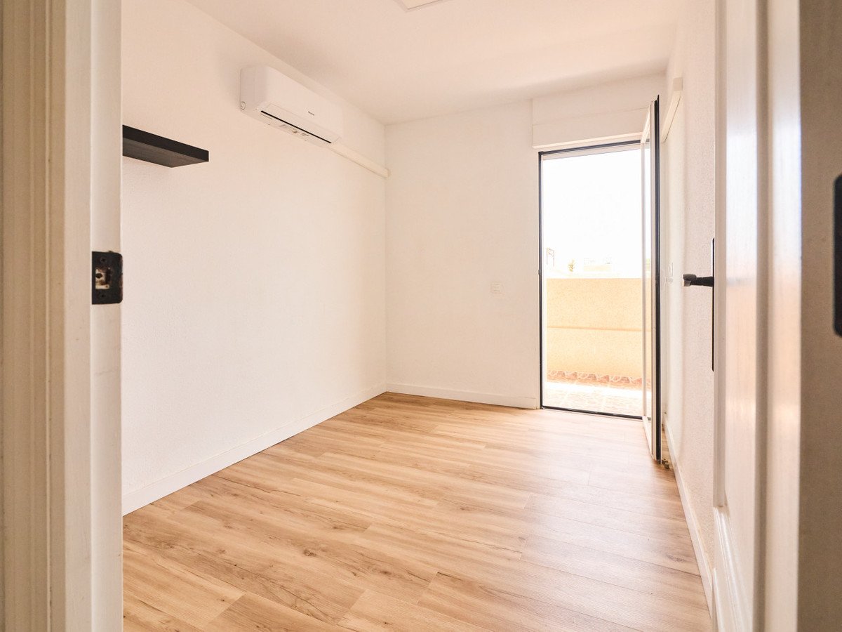 2 Bed Middle Floor Apartment in La Mata