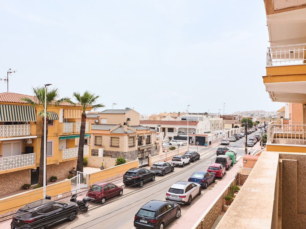 2 Bed Middle Floor Apartment in La Mata