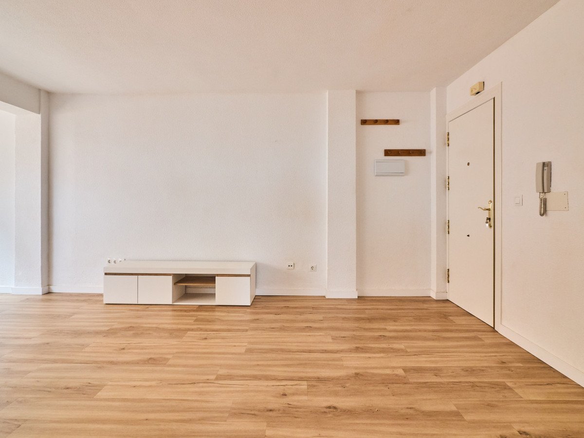 2 Bed Middle Floor Apartment in La Mata