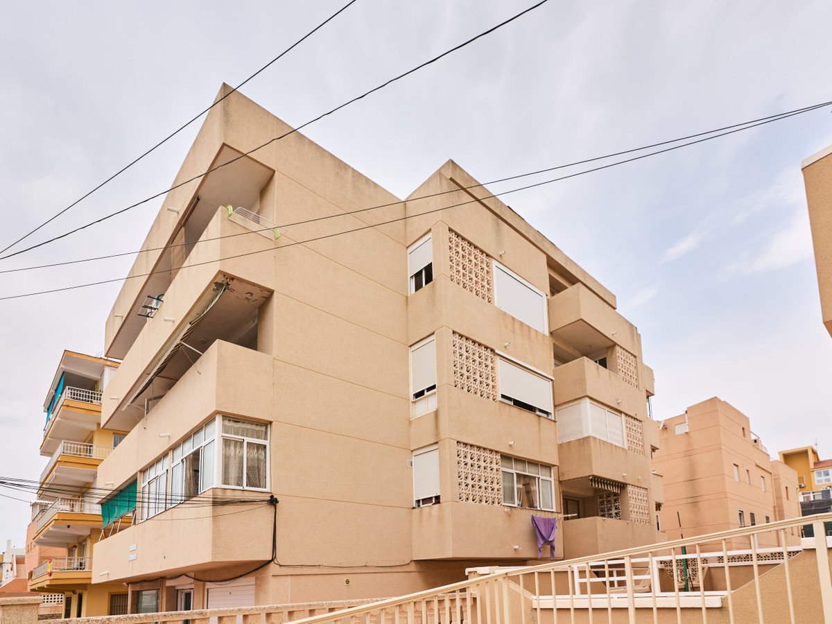 2 Bed Middle Floor Apartment in La Mata