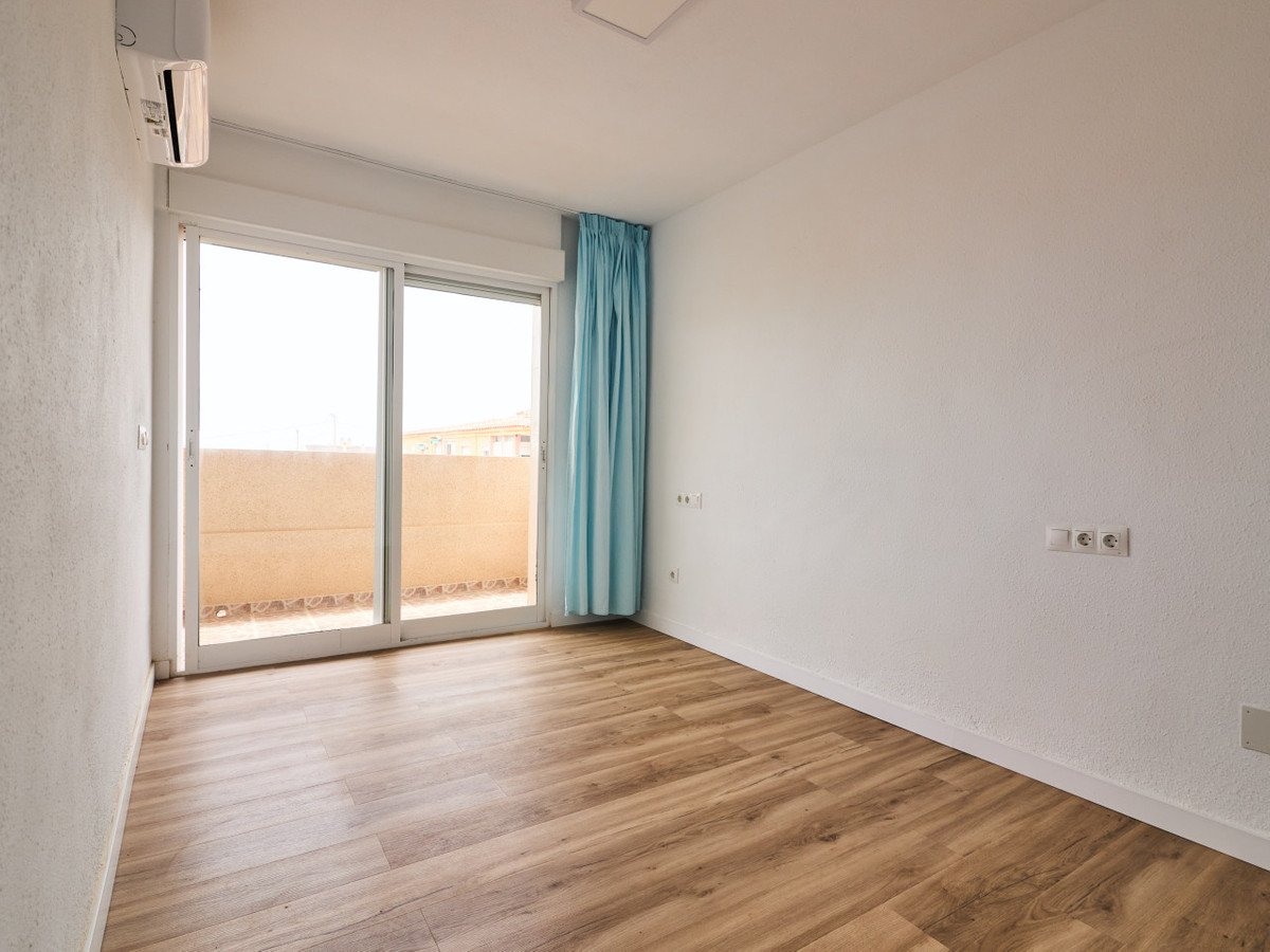 2 Bed Middle Floor Apartment in La Mata