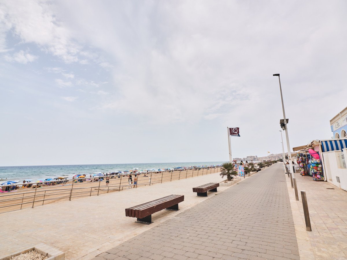 2 Bed Middle Floor Apartment in La Mata