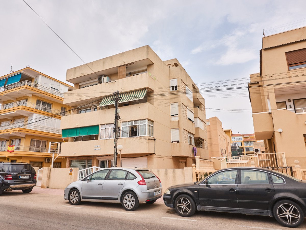 2 Bed Middle Floor Apartment in La Mata
