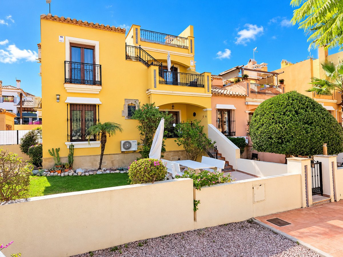 2 Bed Middle Floor Apartment in La Finca Golf