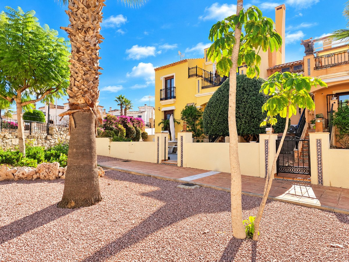 2 Bed Middle Floor Apartment in La Finca Golf