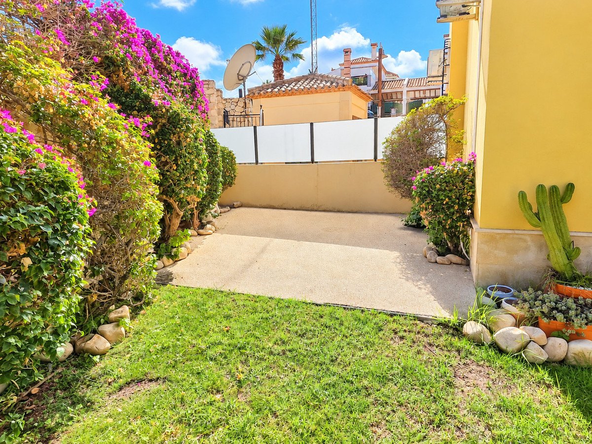 2 Bed Middle Floor Apartment in La Finca Golf