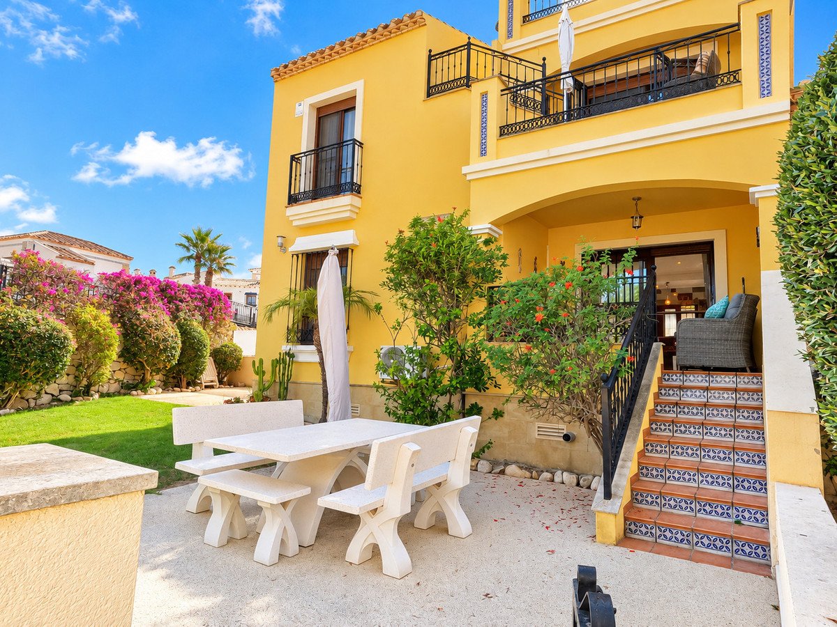 2 Bed Middle Floor Apartment in La Finca Golf