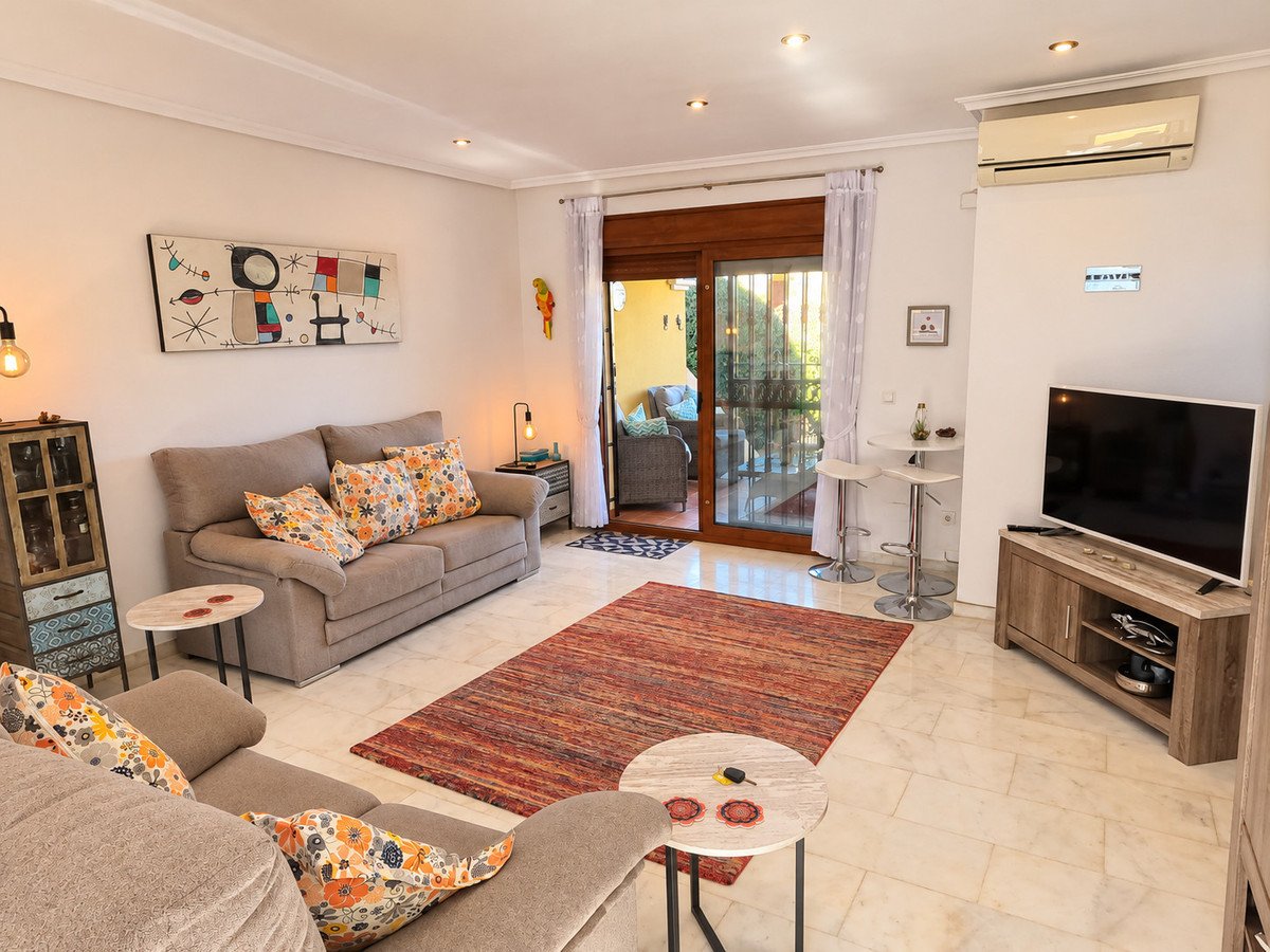 2 Bed Middle Floor Apartment in La Finca Golf