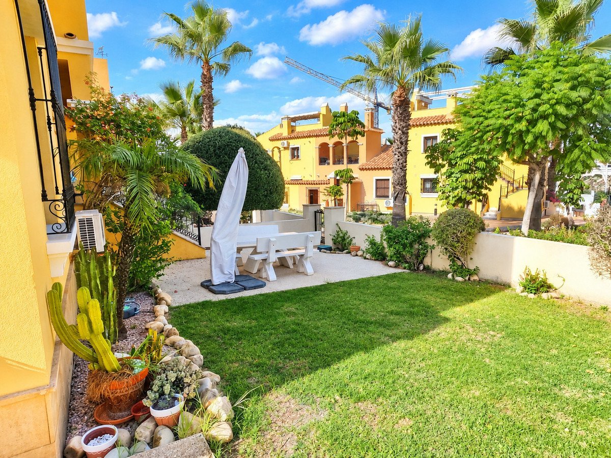2 Bed Middle Floor Apartment in La Finca Golf
