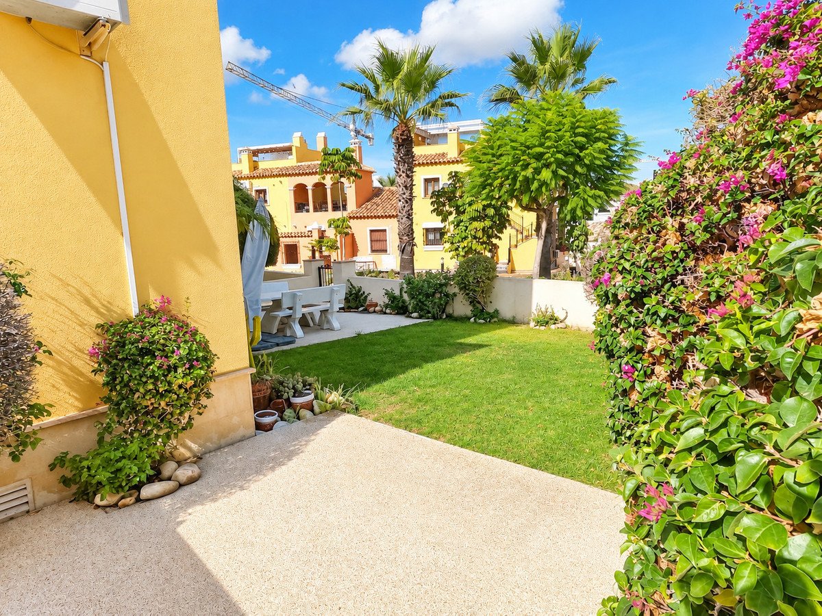 2 Bed Middle Floor Apartment in La Finca Golf