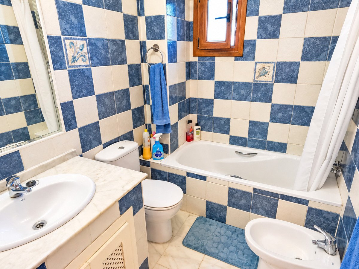 2 Bed Middle Floor Apartment in La Finca Golf