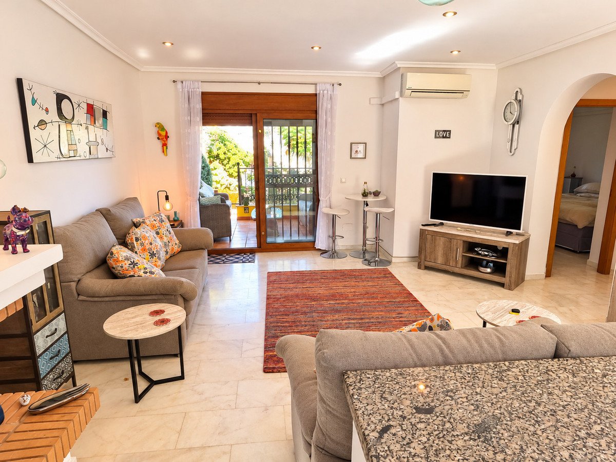 2 Bed Middle Floor Apartment in La Finca Golf