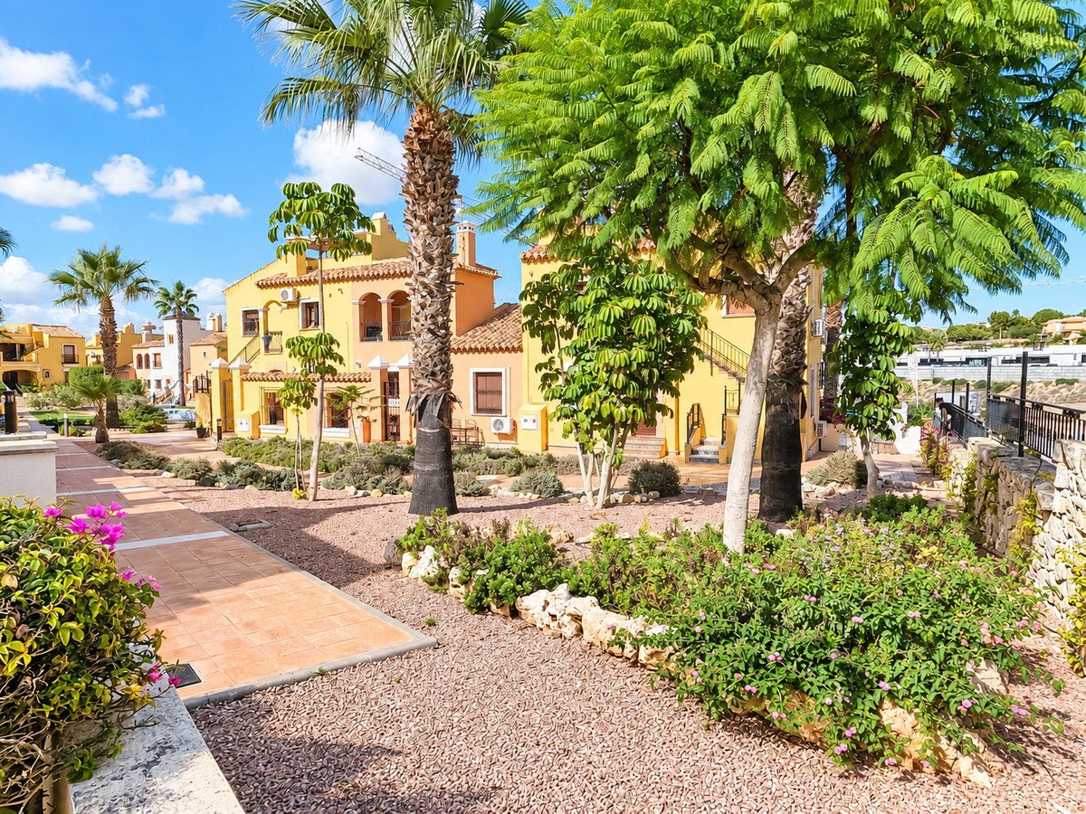 2 Bed Middle Floor Apartment in La Finca Golf